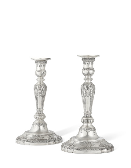 A PAIR OF AMERICAN SILVER CANDLESTICKS, MARK OF TIFFANY AND COMPANY, NEW YORK, 1907-1947