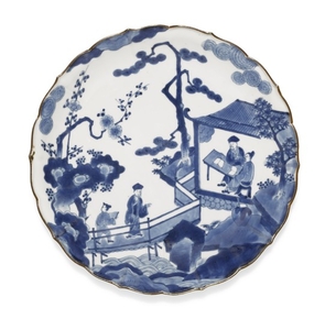 A PAIR OF KAKIEMON-STYLE DISHES EDO PERIOD, LATE 17TH CENTURY