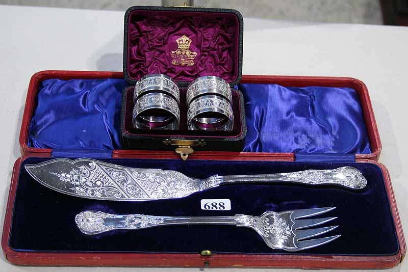 A PAIR OF SILVER PLATED SERVING FISH KNIFE AND FORK