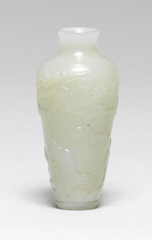 A SMALL PALE GREEN JADE VASE, MEIPING