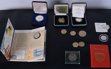 A collection of commemorative coins , ?2, ?1 and 50 p (13)
