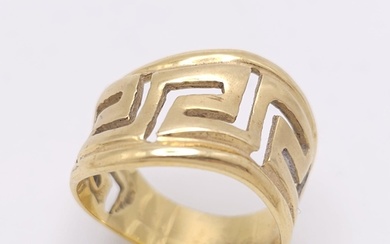 A fancy, 9 K yellow gold ring with a Greek key, pierced desi...
