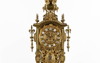 A mantle clock, bronze decorated with angels. Circa 1900. (L:21 x W:27 x H:54 cm)