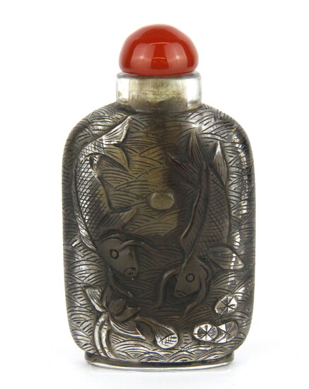 A superb Chinese carved lead crystal snuff bottle decorated with carp and lotus, H. 9.5cm. Condition : Excellent, contains snuff residue.