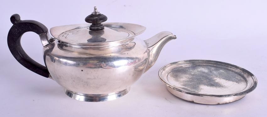 AN ANTIQUE ENGLISH SILVER TEAPOT upon original fitted