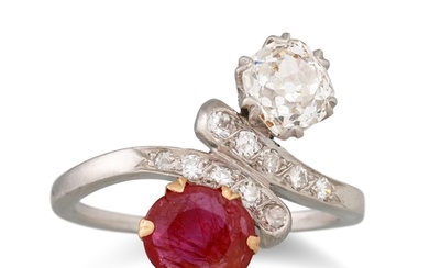 AN ANTIQUE RUBY AND DIAMOND TOI ET MOI RING, set with an old...