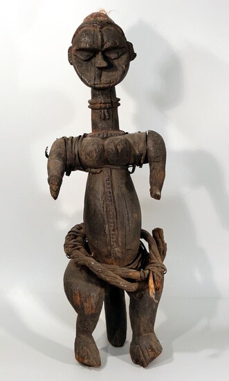 Afrique. Cameroun. Importante statuette bamiléké. H. 72cm ( (Afrique, Art africain, Civilisation et ethnies).