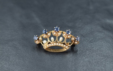 An Edwardian yellow metal coronet brooch powder blue sapphire and seed pearl decoration, (one