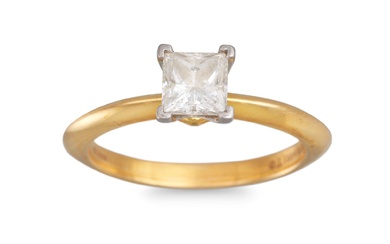BAGUE SOLITAIRE EN DIAMANT DE TIFFANY & CO, le diamant de taille princesse monté en...