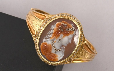 Bijou Très beau et ancien bracelet esclave en or jaune 18 carats entièrement recouvert d’un...