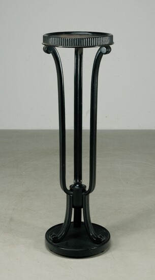 A flower and sculpture stand, in the manner of Otto Prutscher, model number: 9662, designed in c. 1914, executed by Gebrüder Thonet, Vienna