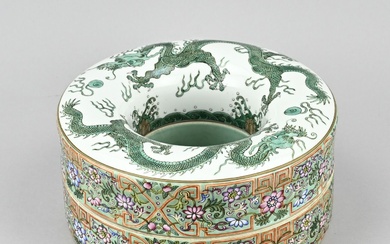 Bol à couvercle en forme de dragon en porcelaine de Chine Family Verte, avec décor...