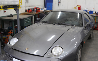CAR, Porsche, 928S, light grey, design 1970/71, 1980. Note; only 10 percent buyer's commission on this item!