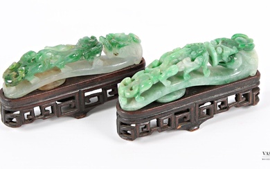 CHINE Deux sceptres Ruyi miniatures en jade... - Lot 88 - Vasari Auction