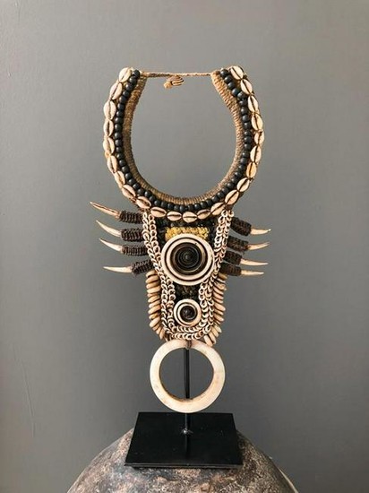 Ceremonial necklace - latmul - Papua New Guinea