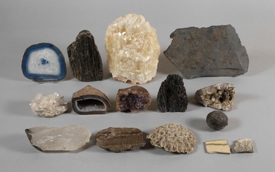 Collection de roches et de minéraux env. 800 pièces, principalement des roches, mais aussi des...