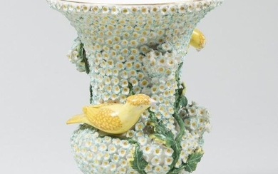Continental Porcelain 'Schneeballen' Vase