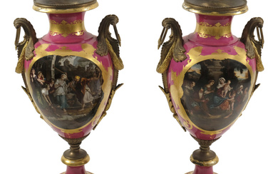 Coppia di grandi vasi in porcellana magenta e dorata, Francia, XIX secolo