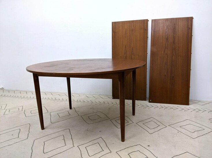 Danish Modern Teak Dining Table. Round top on tapered l
