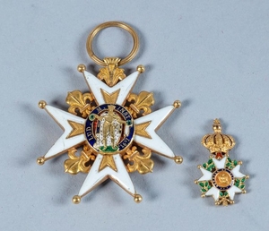 Deux décorations : Croix de chevalier de l'Ordre…