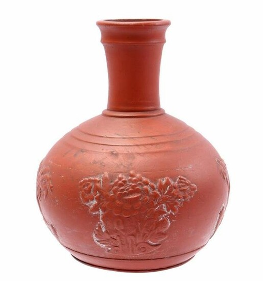 Earthenware Yixing vase with decor of 2 phoenixes and a
