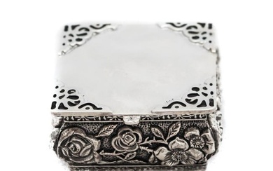 FINE ITALIAN 925 STERLING SILVER HANDMADE FLORAL ORNATE CHASED SNUFF SPICE BOX