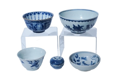 Four Chinese Blue and White Bowls and a Covered Jar, Ming-Qing Dynasty (1368-1911)