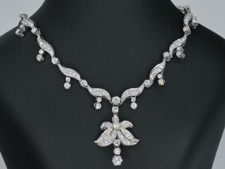 Gold necklace with diamonds 11.10 carat
