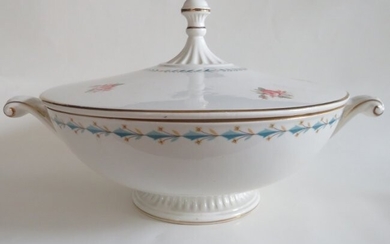 Hall 1940s Federal Style Porcelain Lidded Serving Bowl, Mount Vernon Pattern