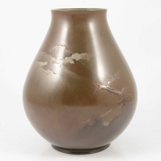 Japanese bronze vase, Taisho period