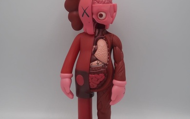 Kaws (1974) / Open Edition (Flayed) : Figurine, matière plastique (vinyle) polychromé rouge rose, bras...