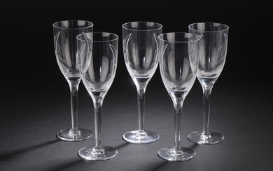 LALIQUE France Cinq flutes à champagne en cristal pressé moulé du modèle "Ange" Signées "Lalique...