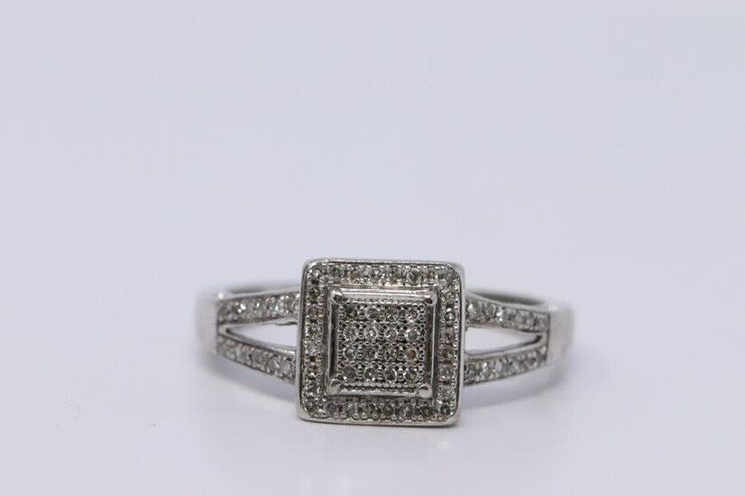 Ladies White Gold Diamond Ring