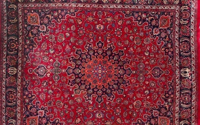 Large wool Tabriz carpet with profuse vegetal decoration on maroon field. Size: 300x340 cm Output: 700uros. (116.470 Ptas.)