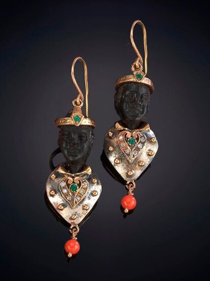 MORETTO EARRINGS WITH A SMALL CORAL PENDANT BALL, EMERALDS AND DIAMONDS. On a frame of 18K yellow gold. Price: 850,00 Euros. (141.428 Ptas.)