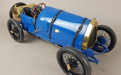 Marc Antonietti - Bugatti Type 13 Brescia carrossée en course. Plaque au dessous, elle porte...