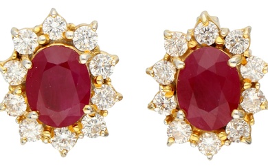 No Reserve - 18K Yellow gold entourage ear studs set with 2.62 ct. natural ruby...