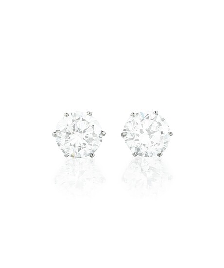 Paire de boucles d'oreille diamants | Pair of diamond studs, Van Cleef & Arpels