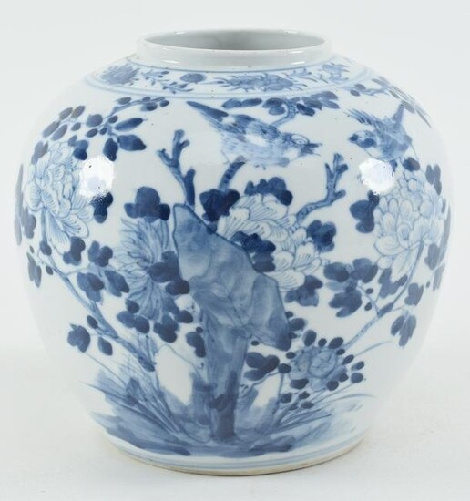 Porcelain jar. china. 19th century. Underglaze blue