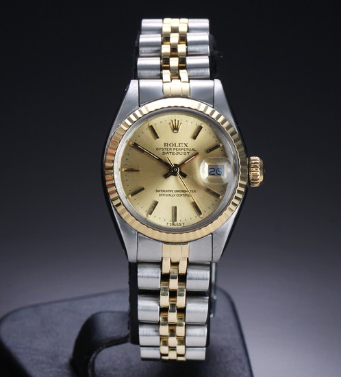 Rolex 'Date'. Dameur i 18 kt. guld og stål med champagnefarvet skive, ca. 1978