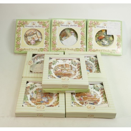 Royal Doulton boxed Brambly Hedge year plates to include: 19...