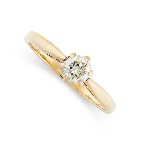 SOLITAIRE DIAMOND ENGAGEMENT RING in 18ct yellow gold