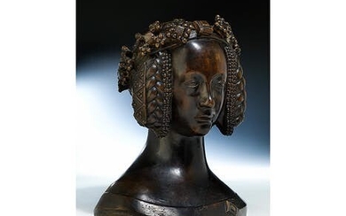 Seltene Bronzebüste einer höfischen Dame mit Kronreif