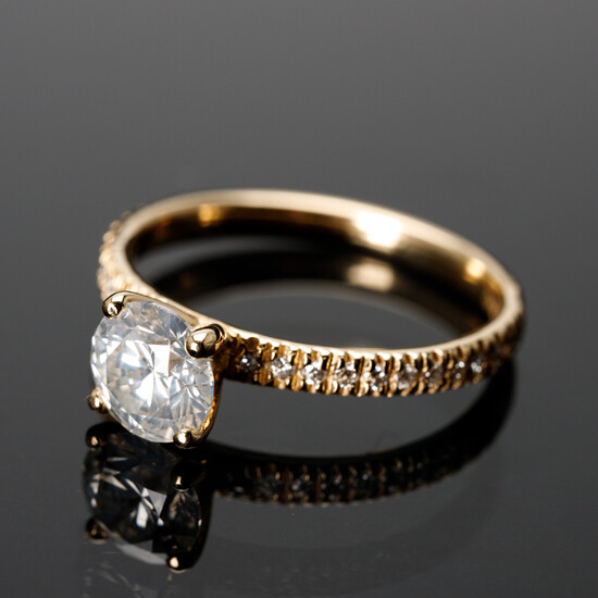 Solitaire diamond ring 1. 01 ct.