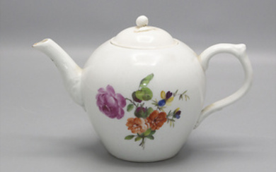 Teekanne mit Blumenmalerei / A tea pot with flowers, KPM Berlin, um 1800
