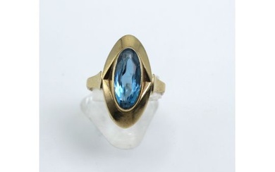 Vintage Ring with blue stone 8K Yellow Gold