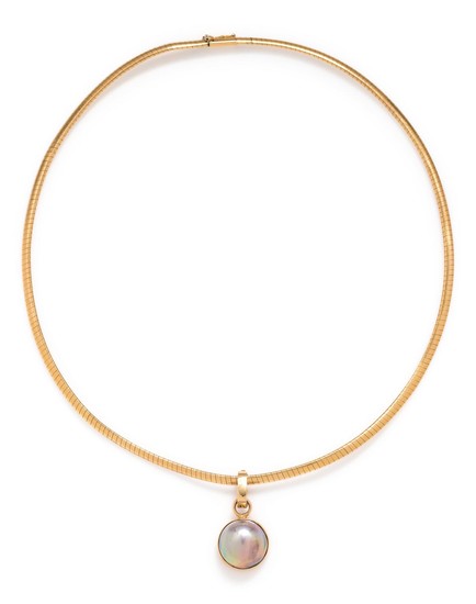 YELLOW GOLD AND CULTURED MABE PEARL PENDANT/NECKLACE