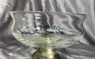 centerpiece with hand-cut glass and silver base