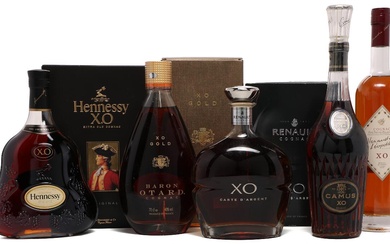 1 bt. Cognac XO, Hennessy 1 bt. Cognac XO, Otard Gold. 1...