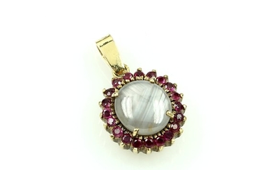 14 kt gold pendant with star sapphire...